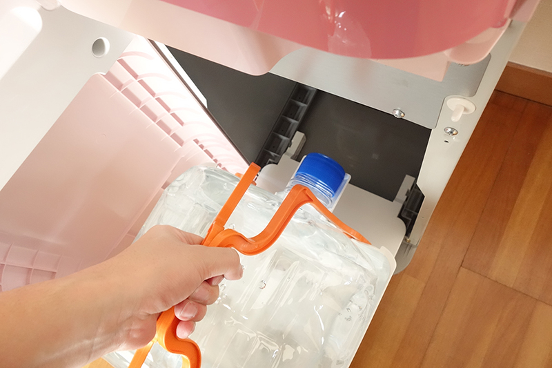 お水の交換は下のボックスで。楽ですね。
