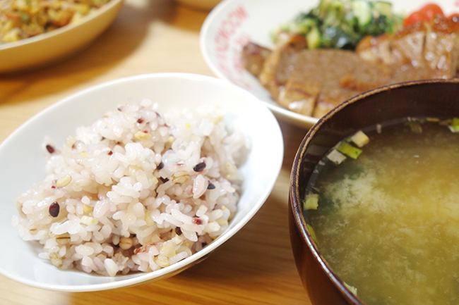 暫くは雑穀米で健康的な食卓になります。